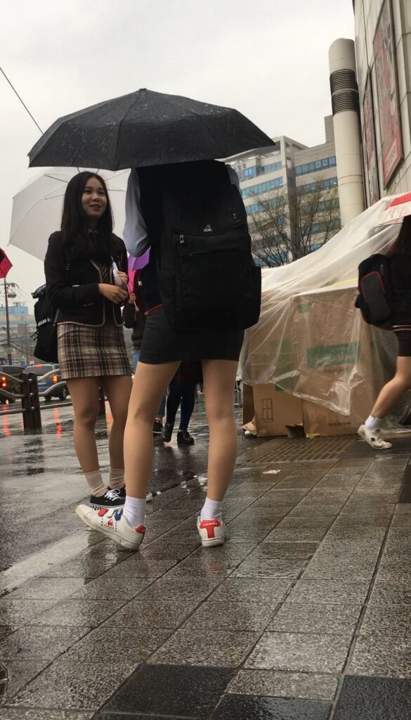 비오는날 학생들