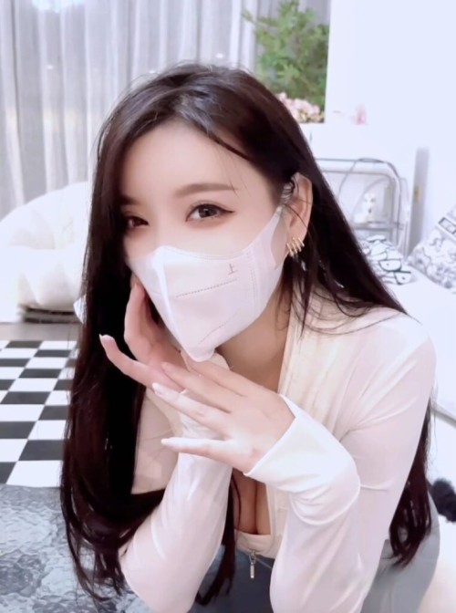 chn22123001.mp4 000357583 762x1024