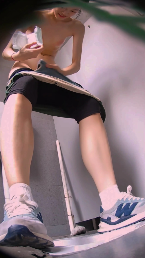 WDBQJFGB.mp4 000034533 576x1024