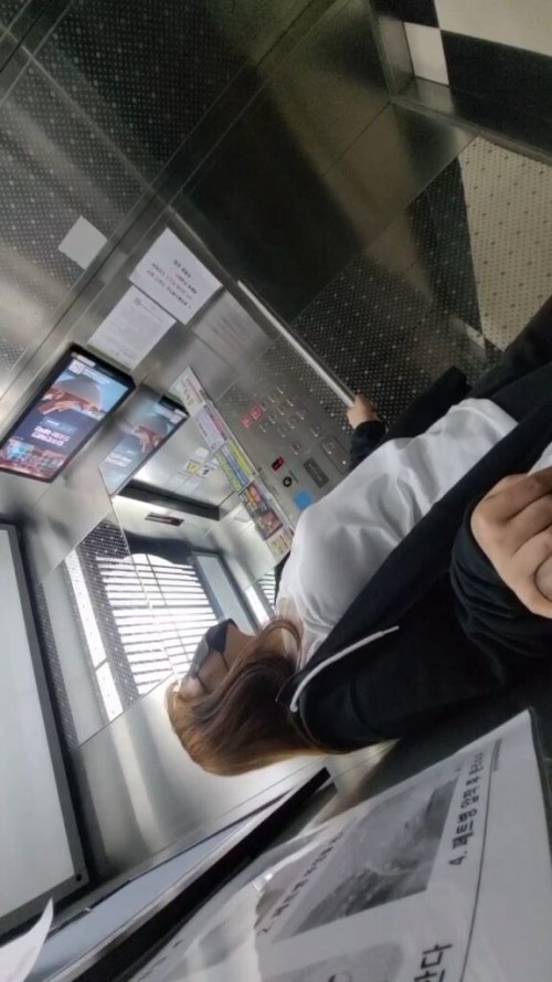 포터남 계단 11층 검은후드.mp4 000049166 576x1024
