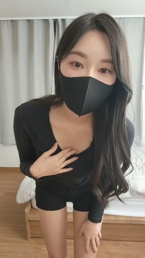 000000298 576x1024