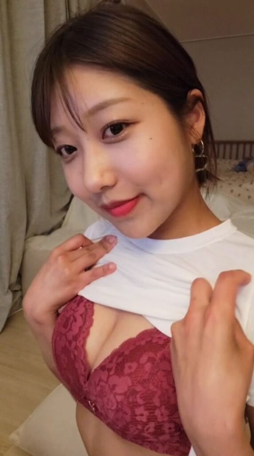 1.mp4 000761333 571x1024
