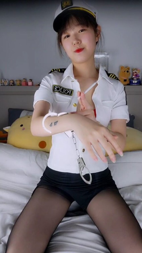 00010890 576x1024